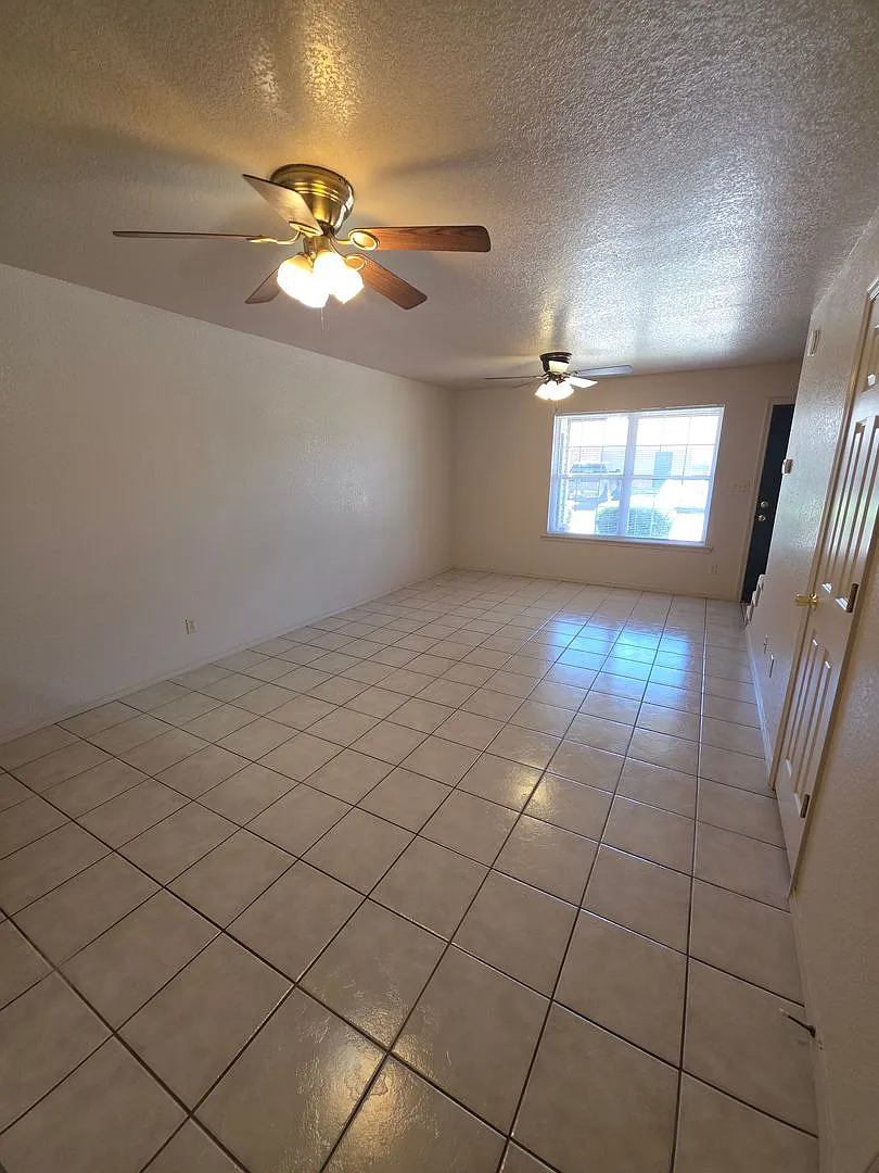 208 East F Street 1-4 — Photo 3
