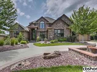 19487 Walnut Cir, Elkhorn, NE 68022