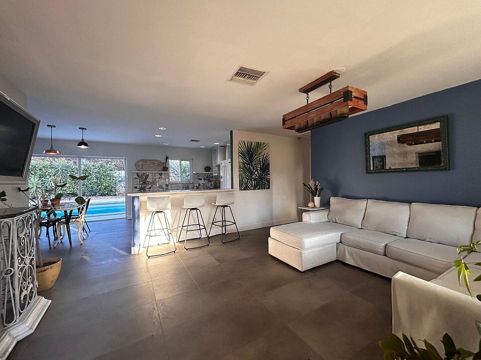 1st image of 1301 SE Sandpiper Lane
