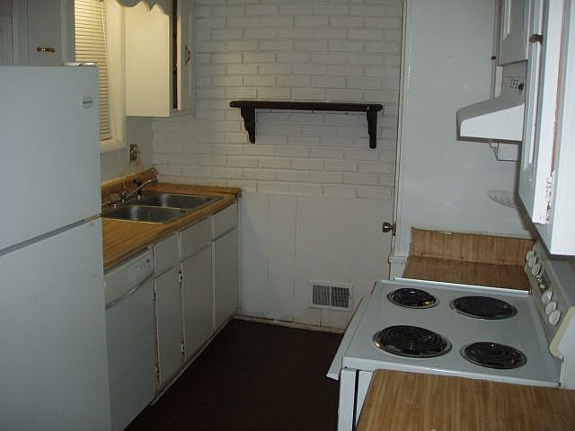 2nd image of 145 Mark Ln SE