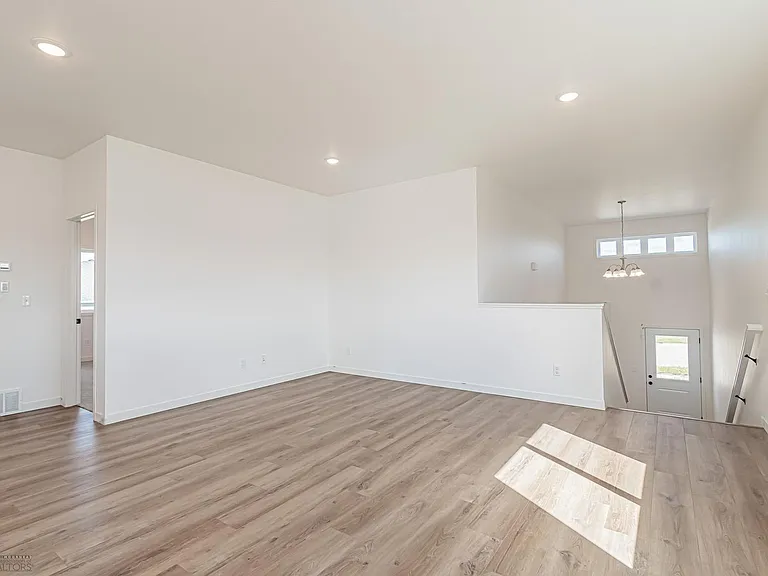 1615 5th Ave NE — Photo 5