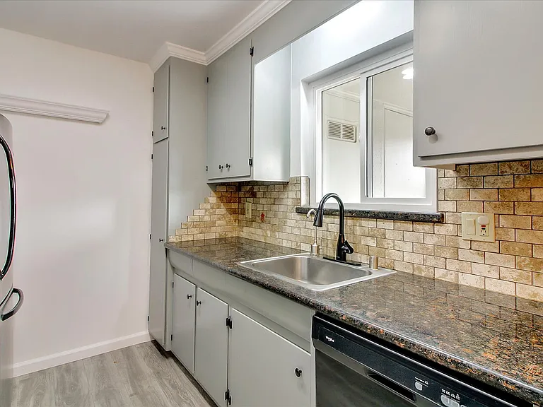 3586 Payne Ave #10 — Photo 11