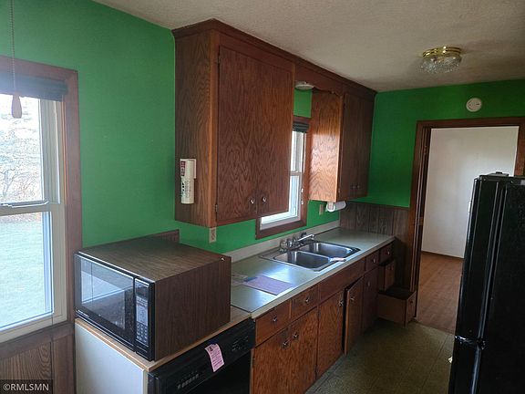 3rd image of 14527 Danbury Ave W