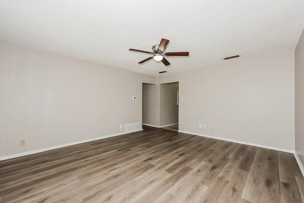 4 bed, 2.0 bath, 1291 sqft, $1,990 — Photo 3