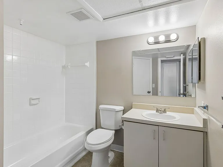380 Lakepointe Dr #201 — Photo 19