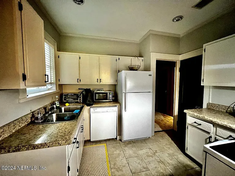 2730 Harvard Ave — Photo 12