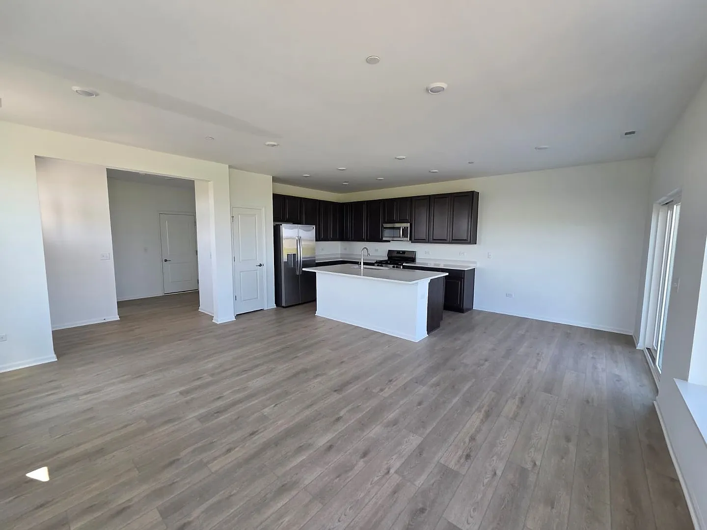 3 bed, 2.5 bath, 1717 sqft, $2,900 — Photo 3