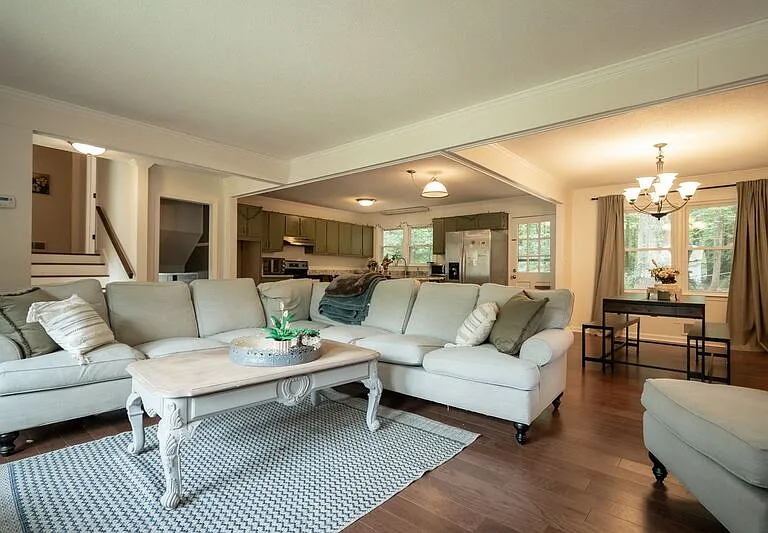 281 Rhodes Dr — Photo 11