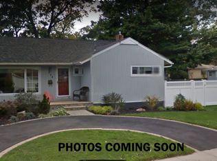 592 Garden Ln, East Meadow, NY