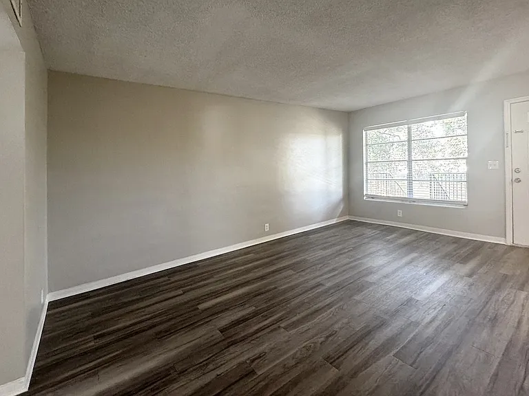 Park Apartments — Photo 8