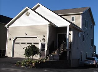 7061 Lakeshore Rd, Cicero, NY 13039