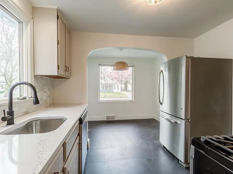 345 Colebourne Rd — Photo 9
