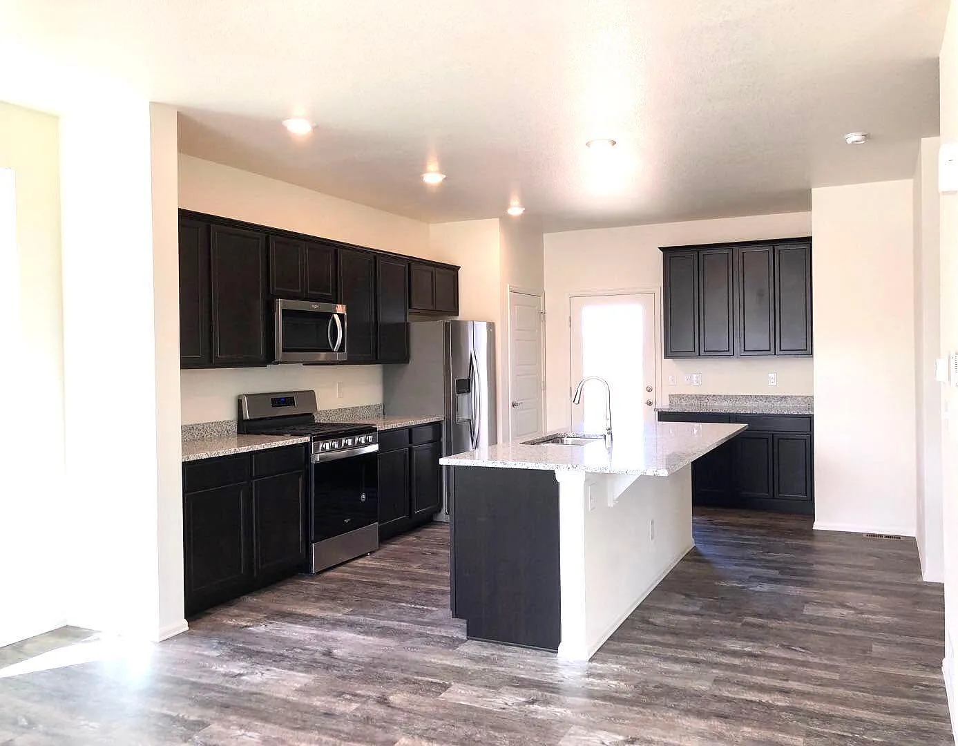 6878 Longpark Dr — Photo 4