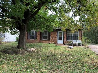 2011 Lynn St, Cahokia, IL 62206