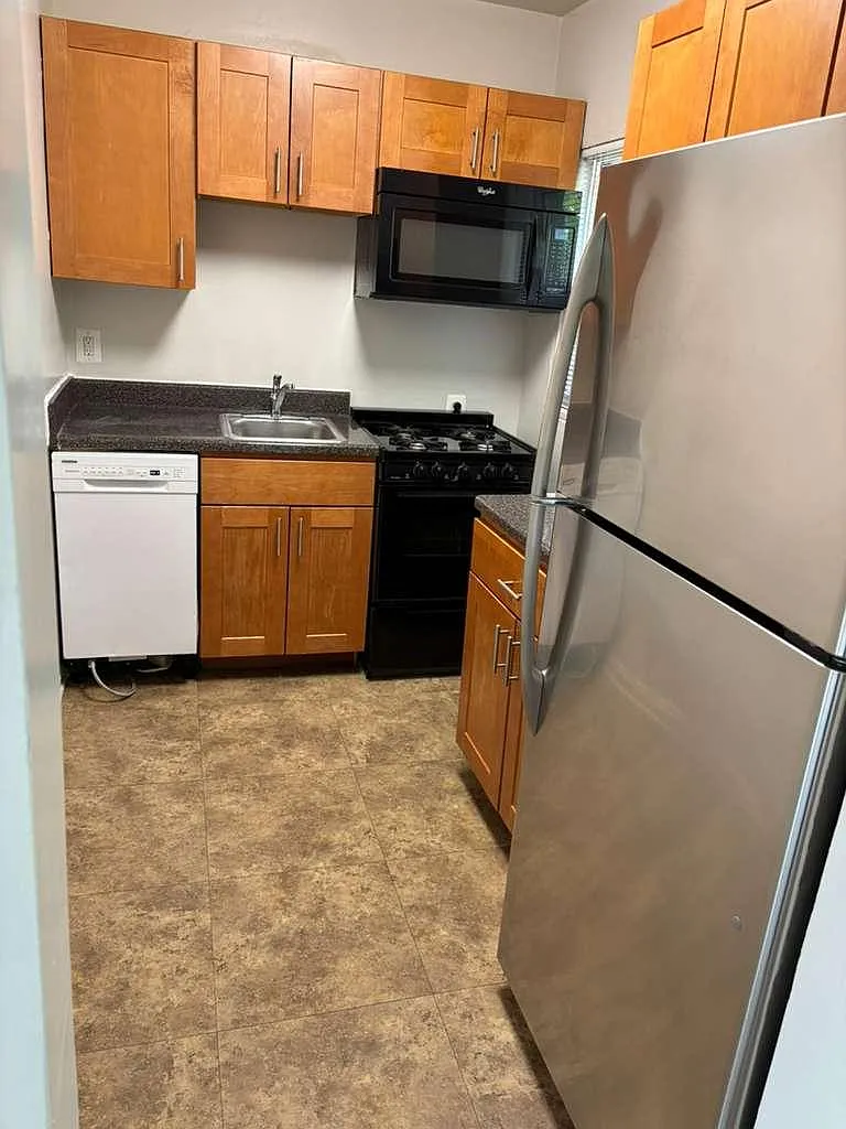 J At Falls Church Apartments — Photo 2