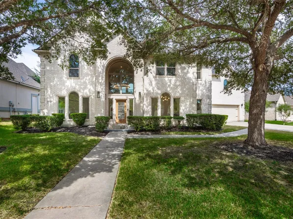 686 Edgewood Dr, Montgomery, TX 77356