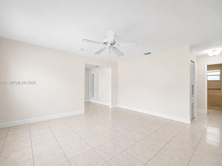 3231 SW 25th St #2 — Photo 2