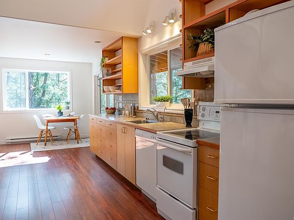 4th image of 9868 Castle Rd