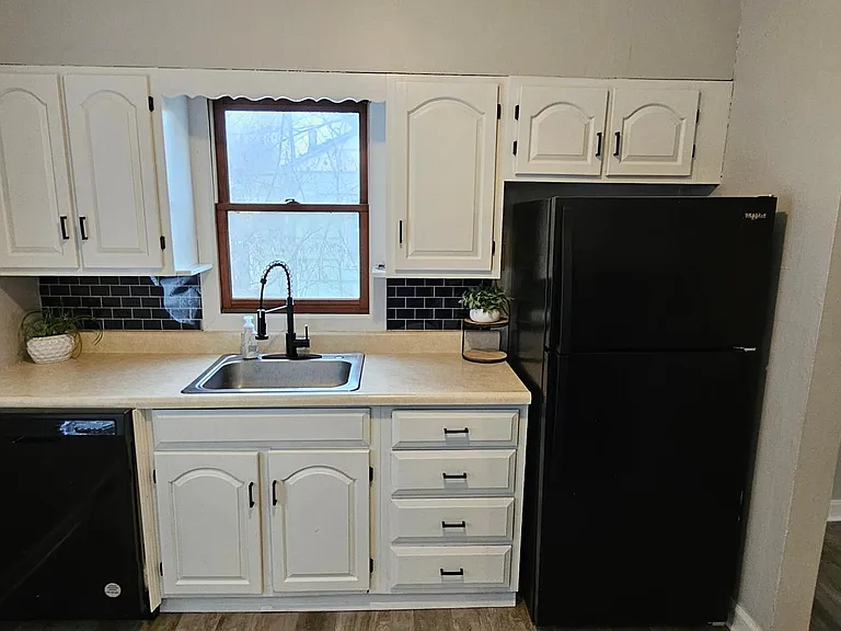 1120 NE Chester Ave — Photo 5