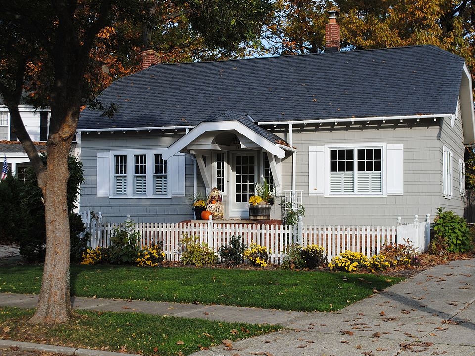 1st image of 17504 Dartmouth Ave