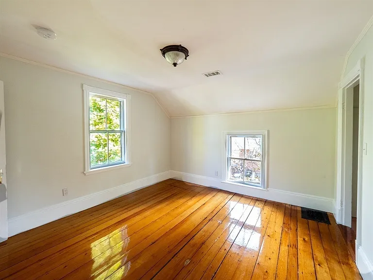 12 Adella Pl — Photo 32