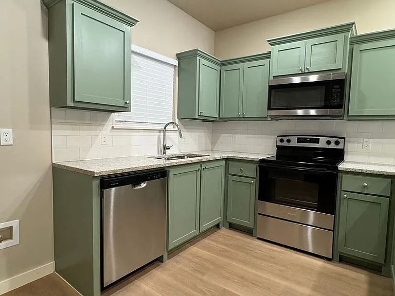 509 W Oregon Ave — Photo 3