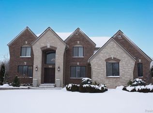 16931 Kings Fairway Ln, Grand Blanc, MI