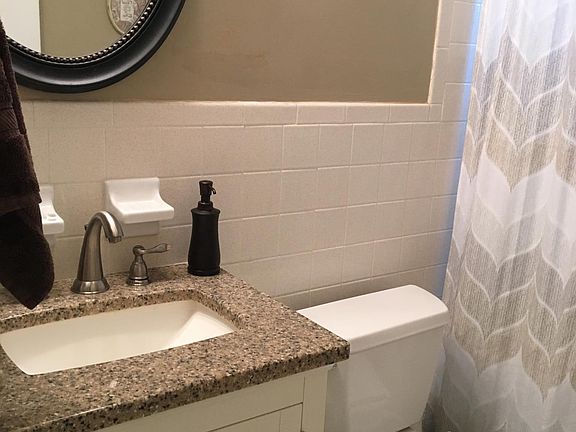 5th image of 859 Courtington Ln APT D