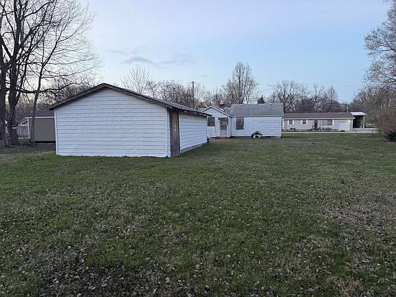5th image of 2406 E Commercial Street