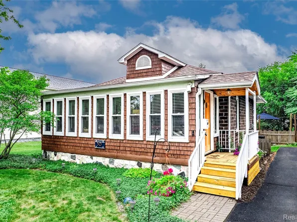 30 Beebe St, Lake Orion, MI 48362