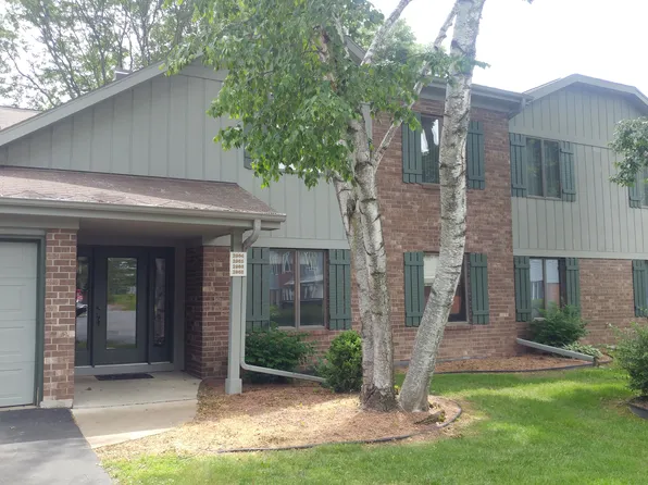 2964 Mossy Oak Cir, Green Bay, WI 54301