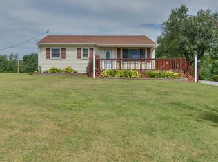 710 Hill Top Dr, Johnson City, TN 37604