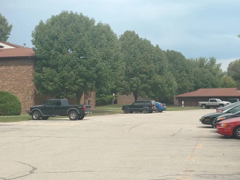 Cedar Creek Apartments-Oshkosh — Photo 10