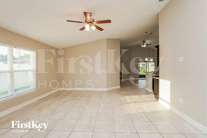 4 bed, 3.0 bath, 1966 sqft, $2,295 — Photo 2