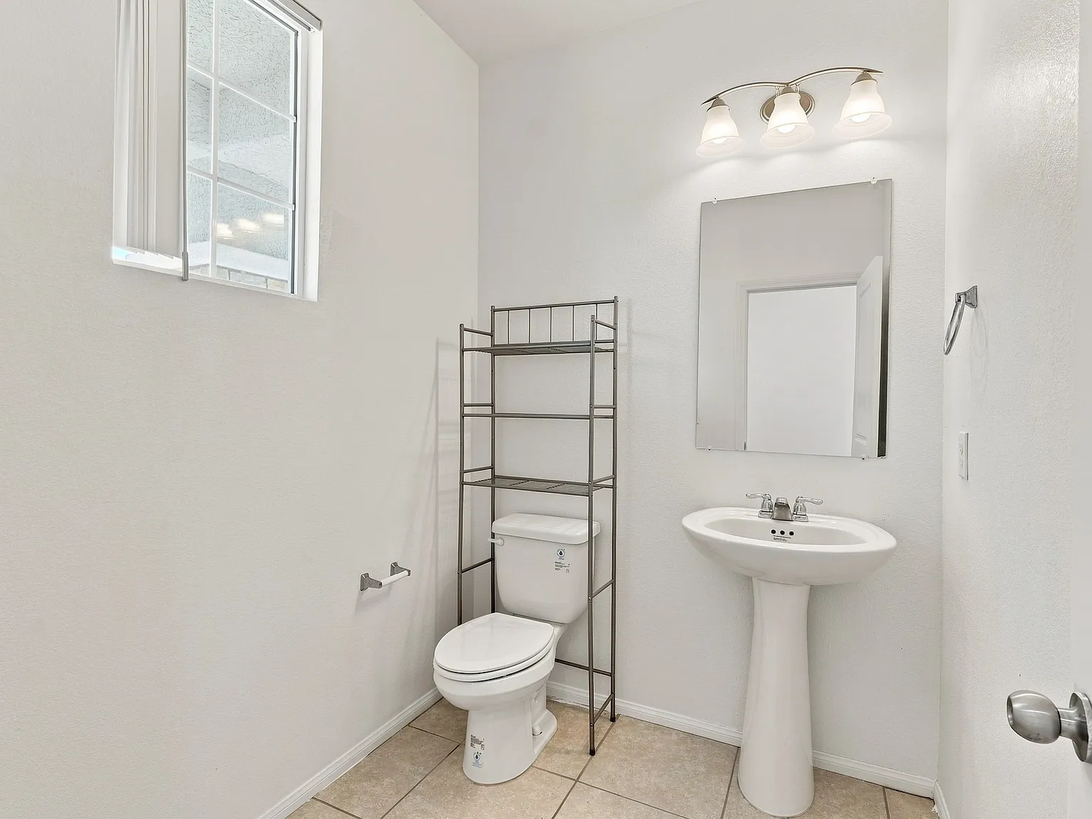 3 bed, 3.0 bath, 1943 sqft, $2,195 — Photo 4