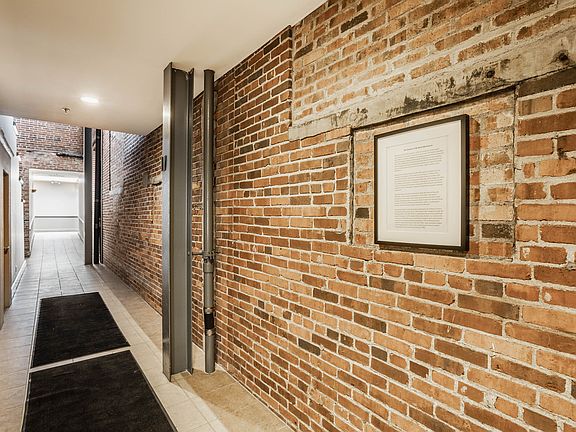 4th image of 611 N Park Ave APT 210
