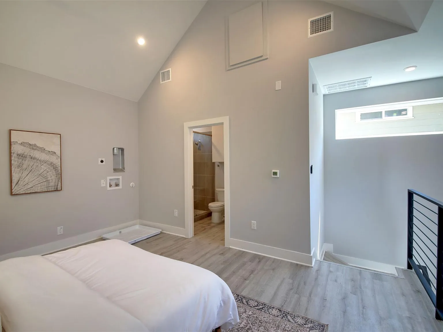 1 bed, 1.5 bath, 1176 sqft, $1,575 — Photo 2
