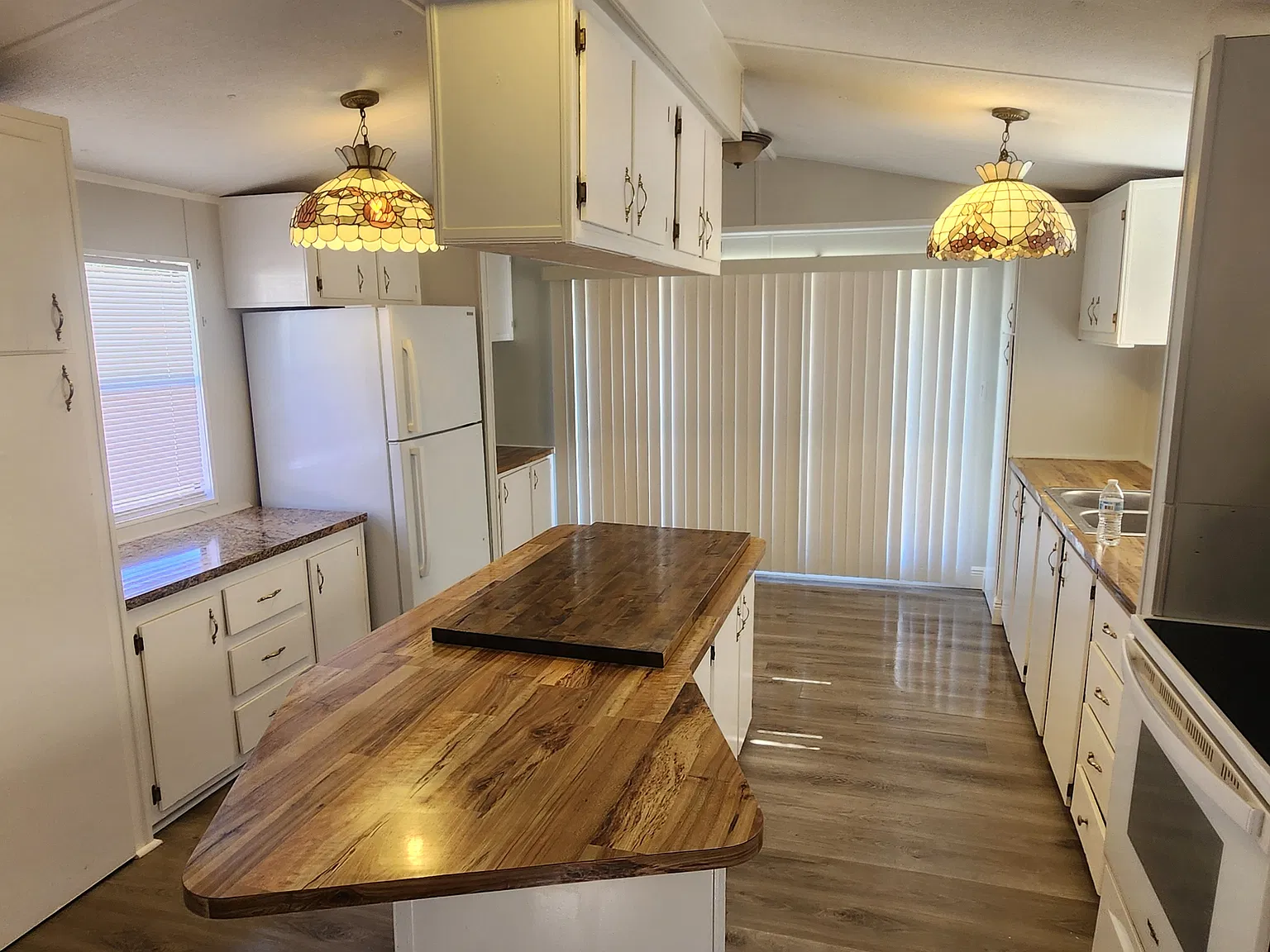 2 bed, 975 sqft, $1,500 — Photo 2