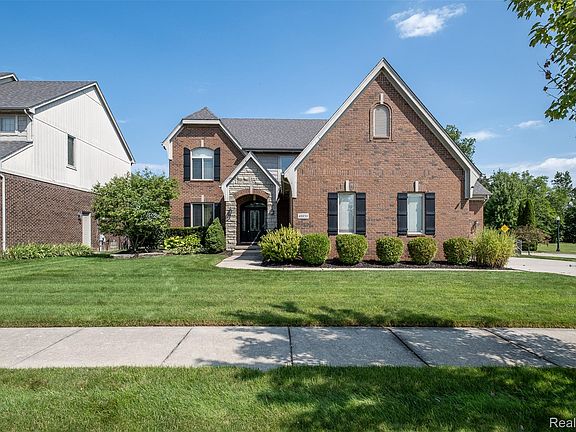 3rd image of 48850 Austrian Pine Dr