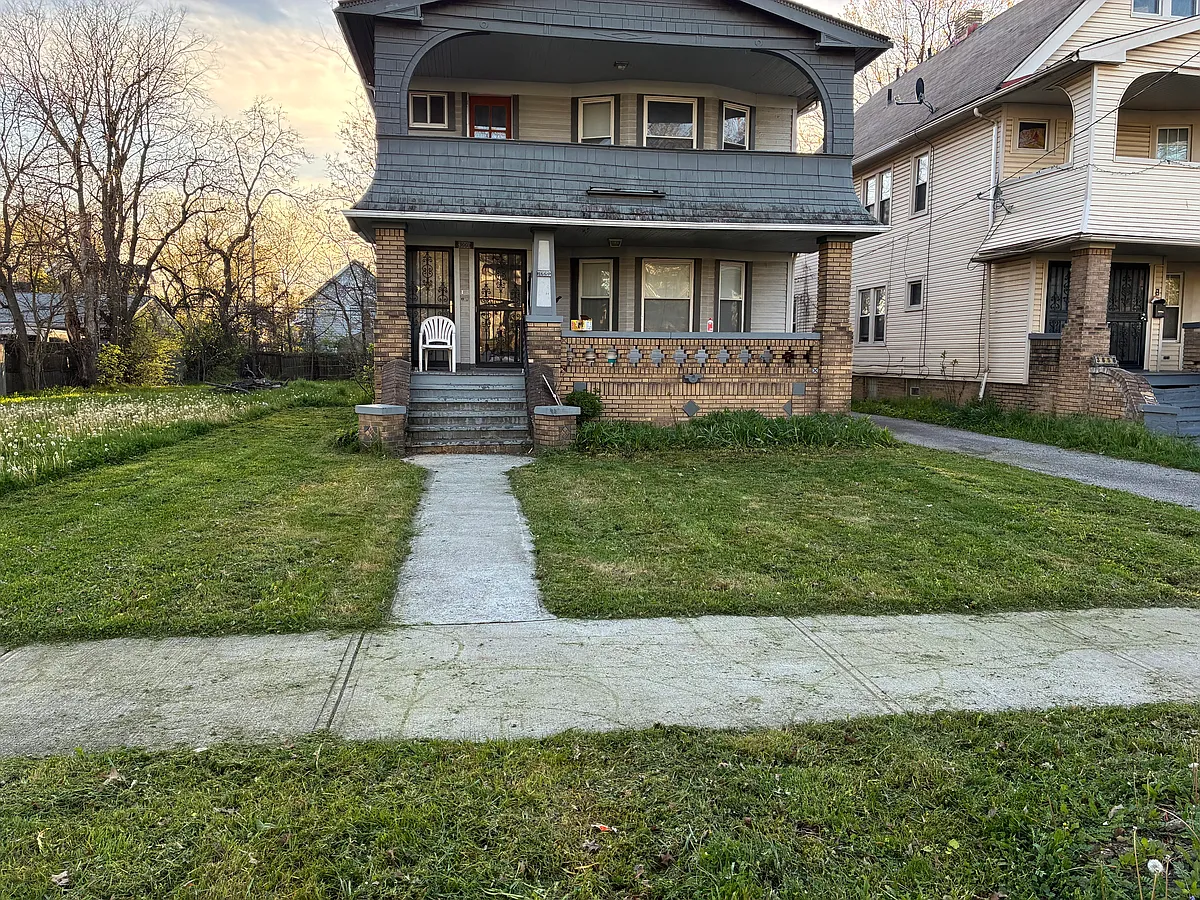 Building Photo - 3660 E 147th St #3