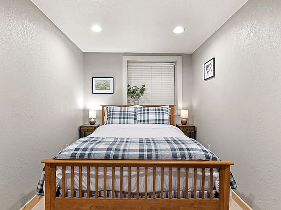 5th image of 284 Moonridge Dr
