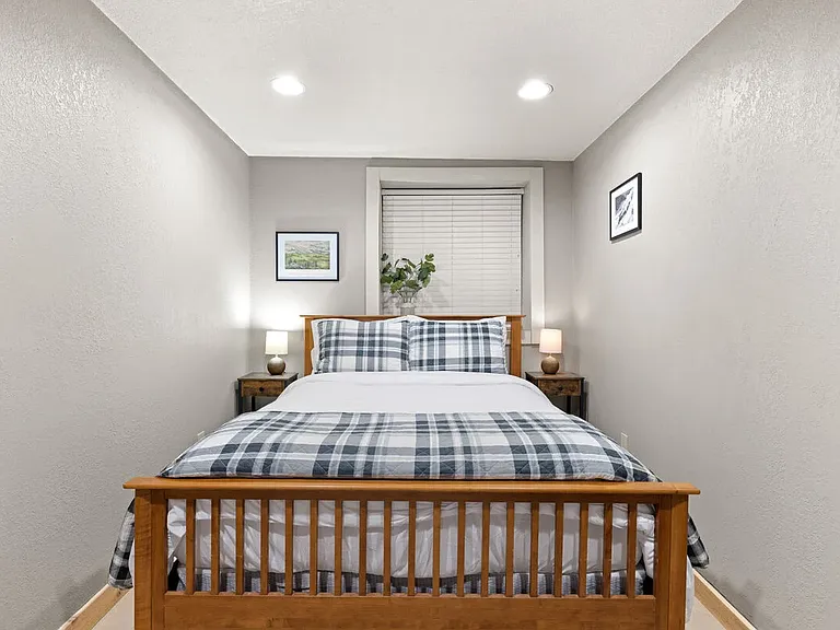 284 Moonridge Dr — Photo 5
