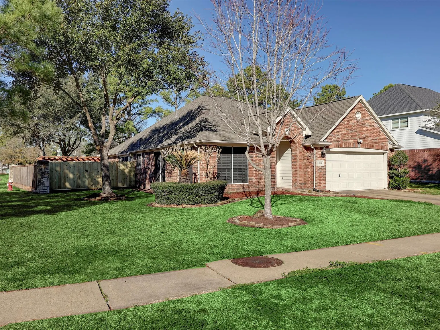 4 bed, 3.0 bath, 2350 sqft, $2,350 — Photo 1
