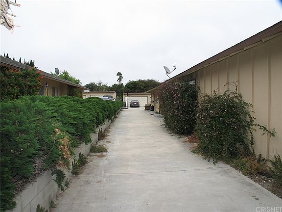 2nd image of 820 Petit Ave