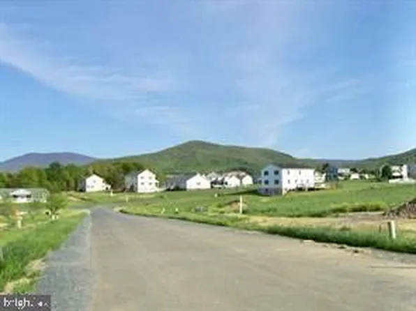 Leola Loop, Stanley, VA 22851