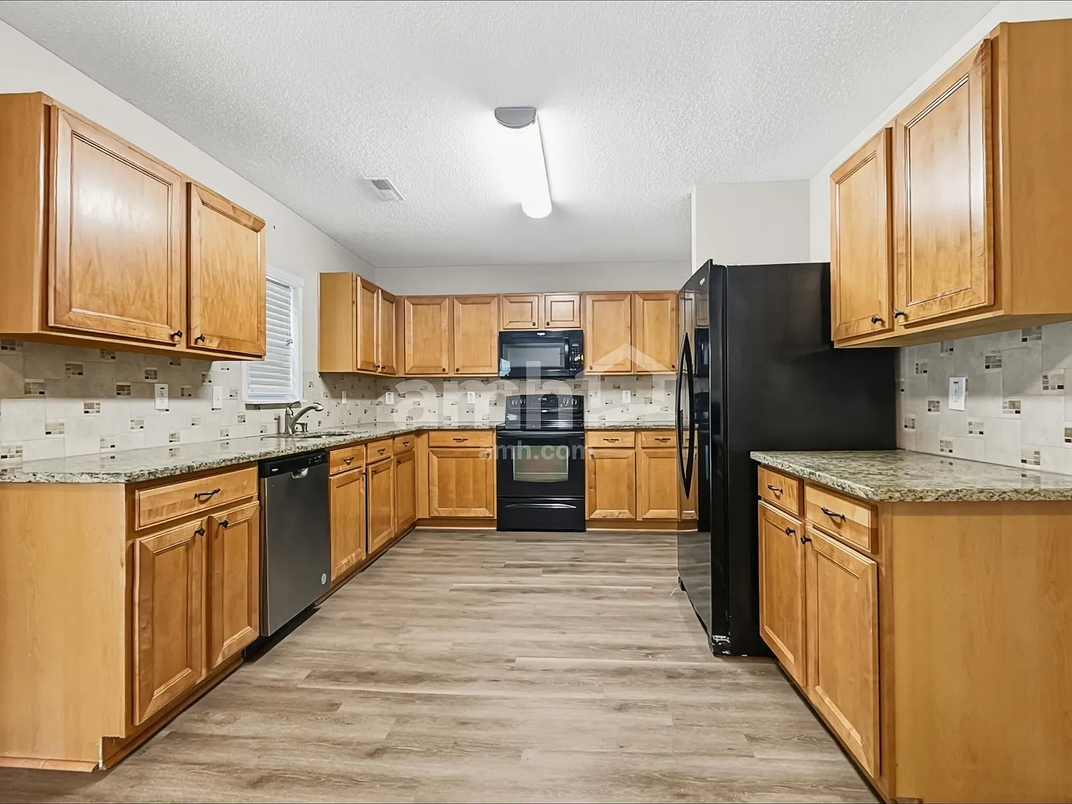 3 bed, 2.5 bath, 2294 sqft, $2,590 — Photo 3