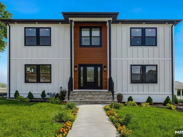 89 Susan Ct, Clifton, NJ 07012