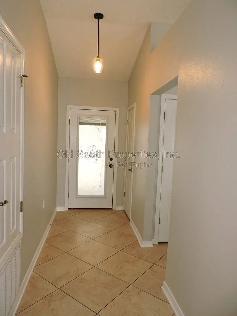 4 bed, 2.0 bath, 1749 sqft, $1,900 — Photo 2