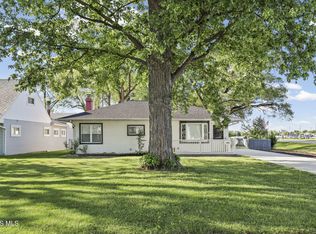 586 Garfield Dr, Perrysburg, OH 43551