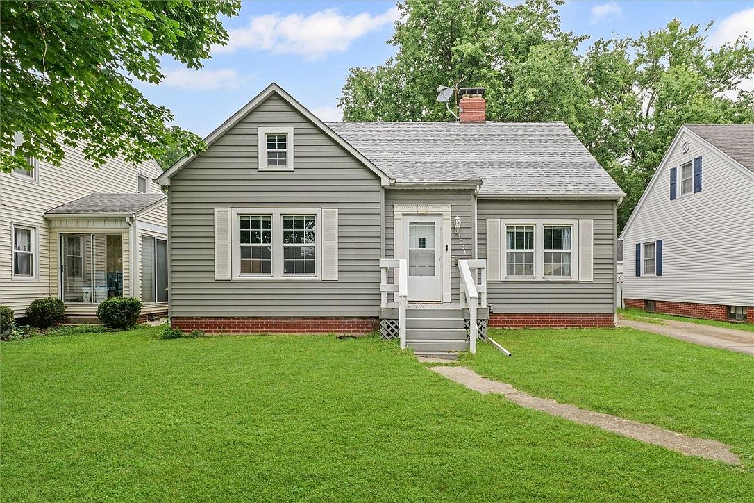 3004 Richmond Ave, Mattoon, IL 61938 | Zillow